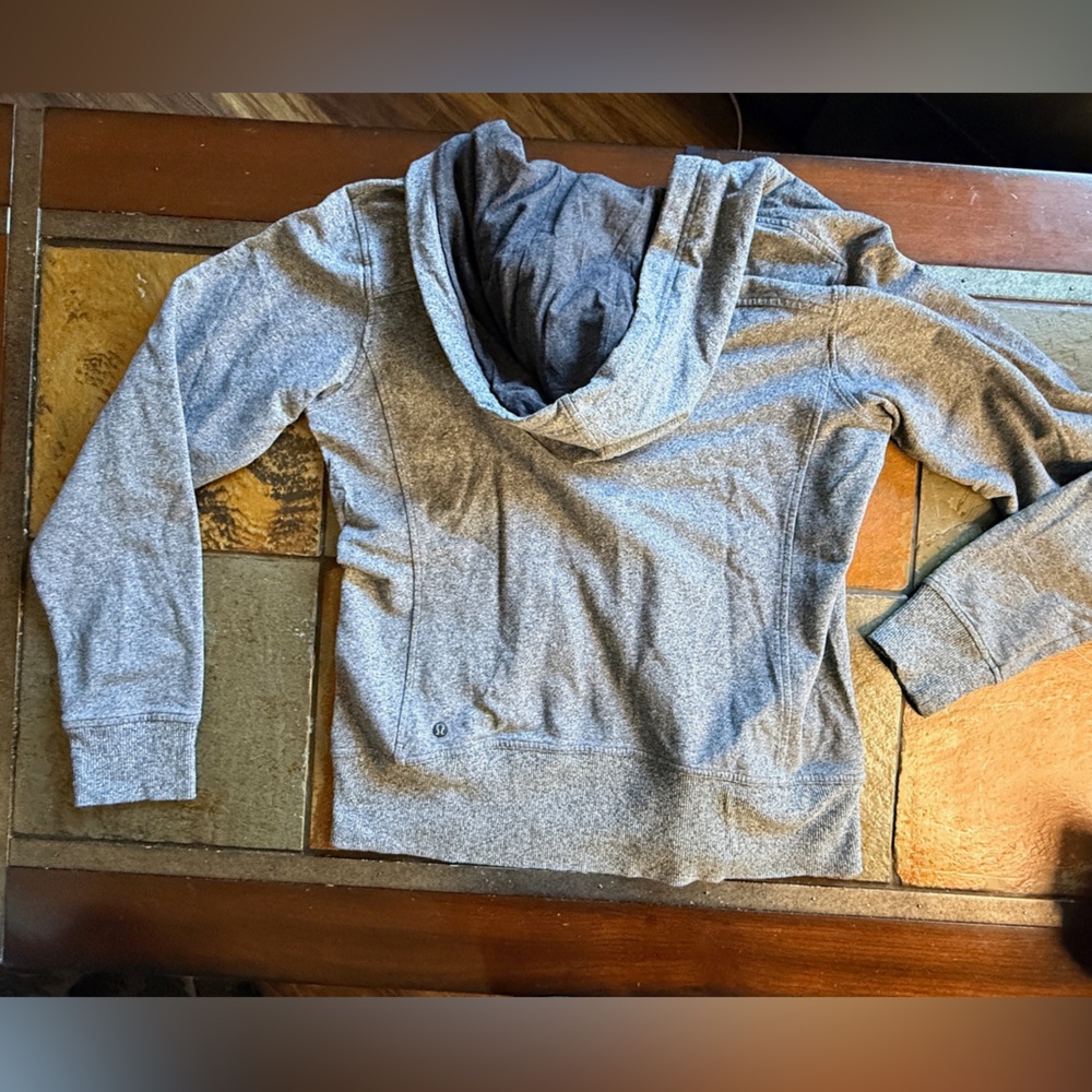 Lululemon athletic Jacket heathered gray no tag size 4-6 19” ptp hoodie nice gym